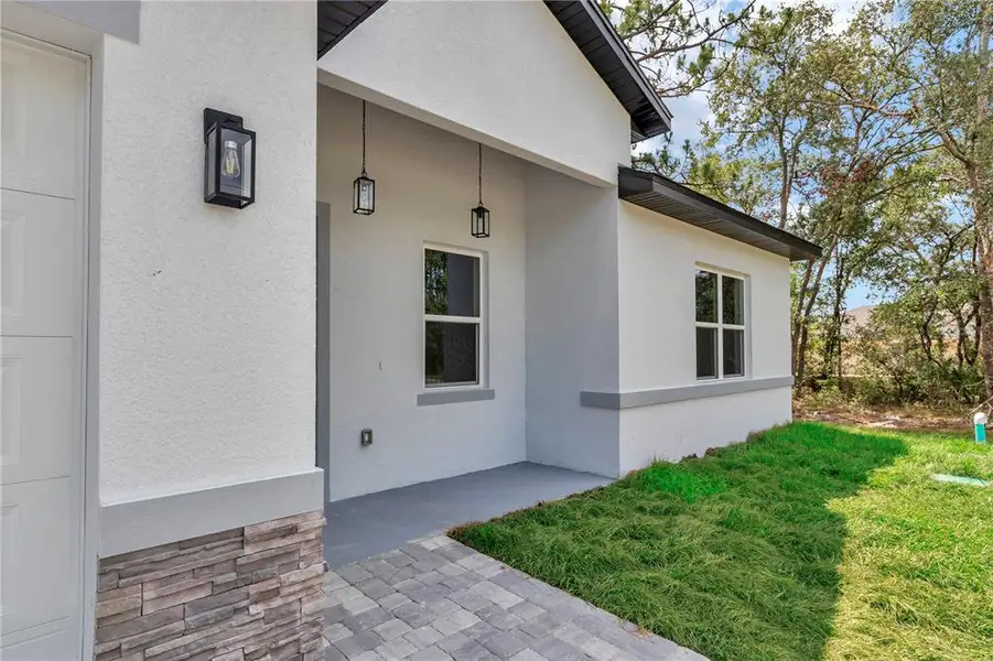 Exterior details and patio area of a home in , Citrus Springs (Image 25).