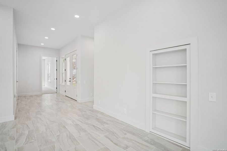 Spacious, unfurnished interior of a new home in , San Antonio (Image 26).