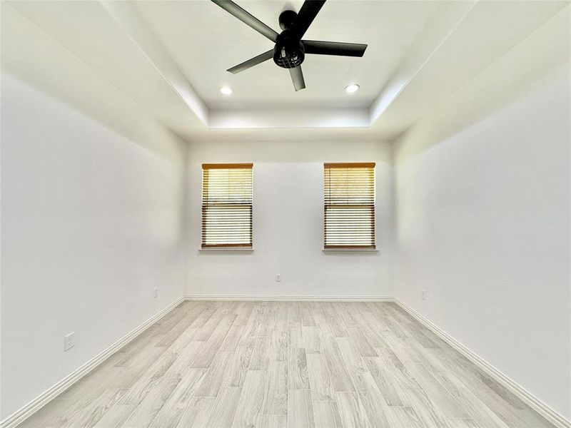 Spacious, unfurnished interior of a new home in , Granbury (Image 14).