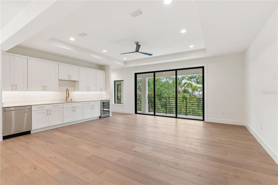 Spacious, unfurnished interior of a new home in , Sarasota (Image 65).