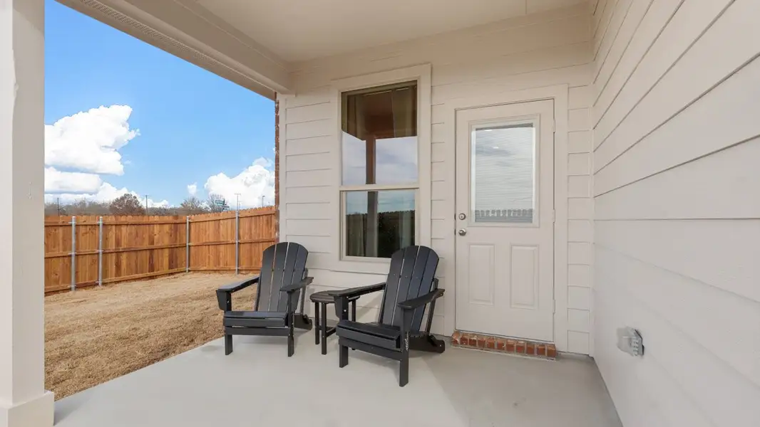 Exterior details and patio area of a home in Vista Park, Decatur (Image 2).