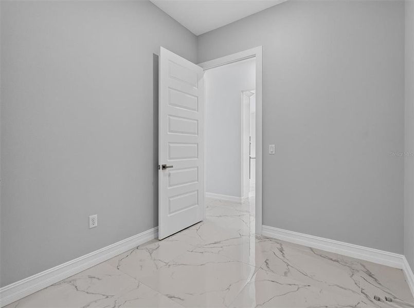 Spacious, unfurnished interior of a new home in , Plant City (Image 39).