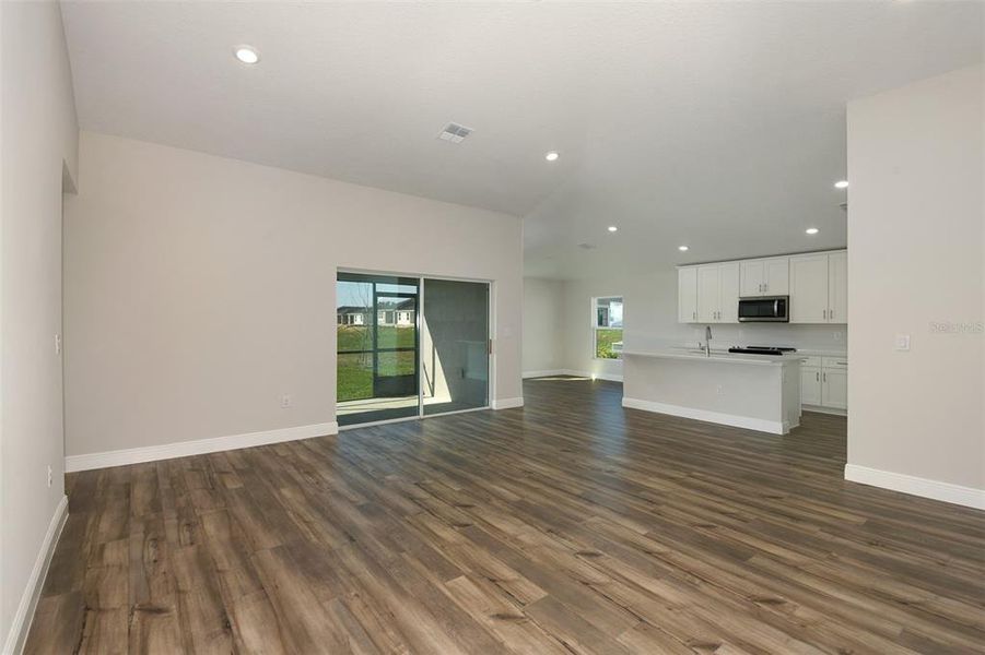 Spacious, unfurnished interior of a new home in Cherrywood Preserve, Ocala (Image 13).
