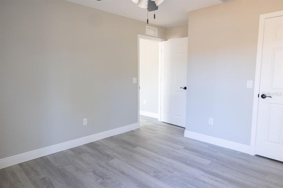 Spacious, unfurnished interior of a new home in , Citrus Springs (Image 11).