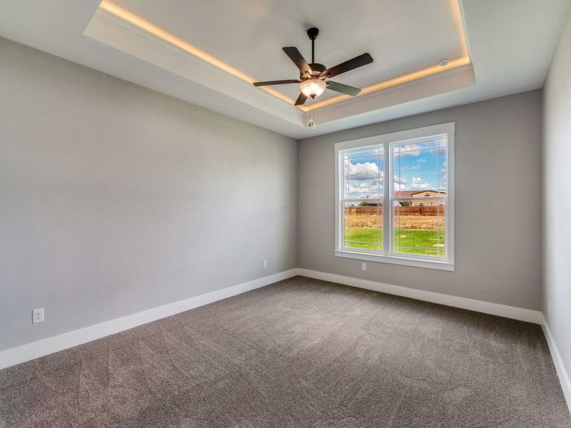 Spacious, unfurnished interior of a new home in Las Palomas Country Club Estates, La Vernia (Image 16).