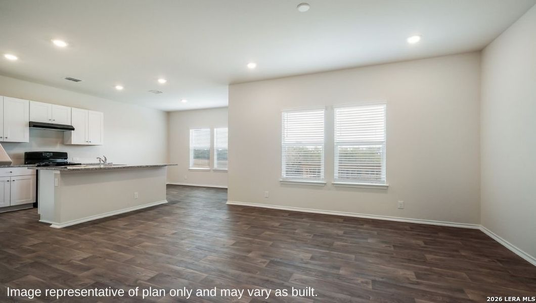 Spacious, unfurnished interior of a new home in Veranda, San Antonio (Image 19).
