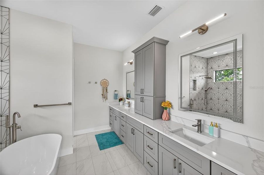Furnished interior view inside a new home in , Clearwater Beach (Image 8).