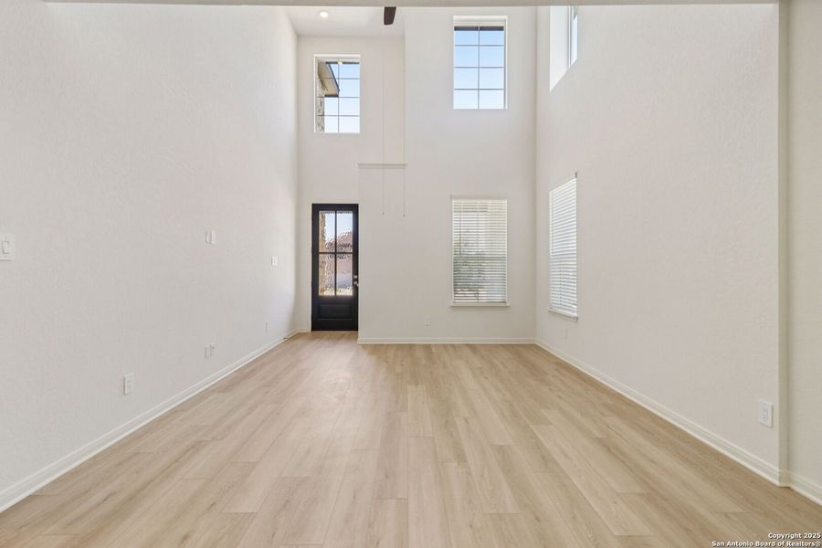 Spacious, unfurnished interior of a new home in Thomas Pond, San Antonio (Image 37). Spacious, unfurnished interior of a new home in Thomas Pond, San Antonio (Image 37).