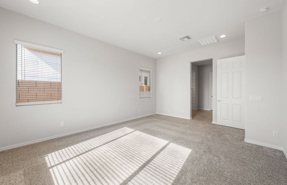 Spacious, unfurnished interior of a new home in Visara, Surprise (Image 22).