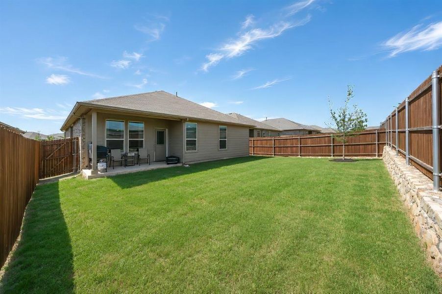 Exterior details and patio area of a home in Springhill South, Boyd (Image 22).