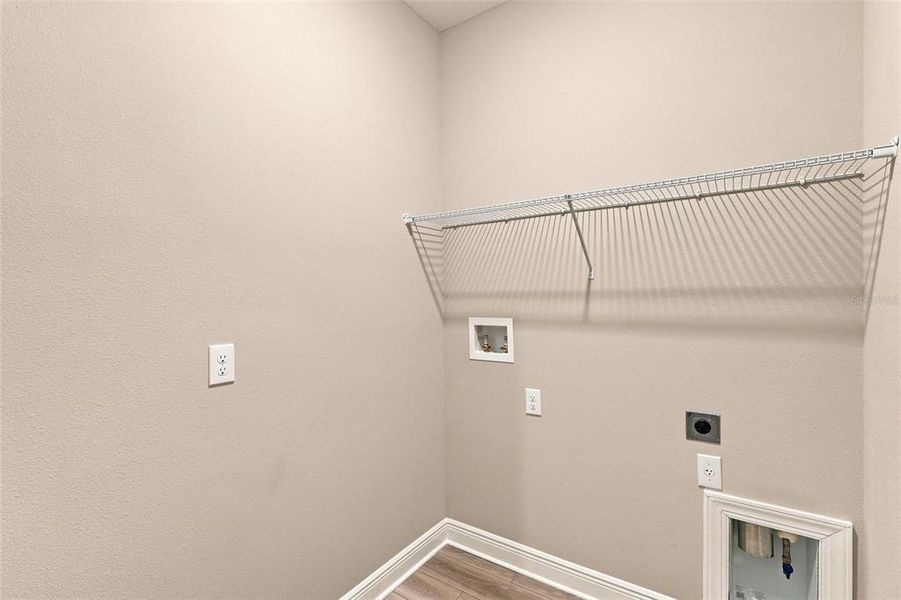 Spacious, unfurnished interior of a new home in Reunion Village, Kissimmee (Image 22).