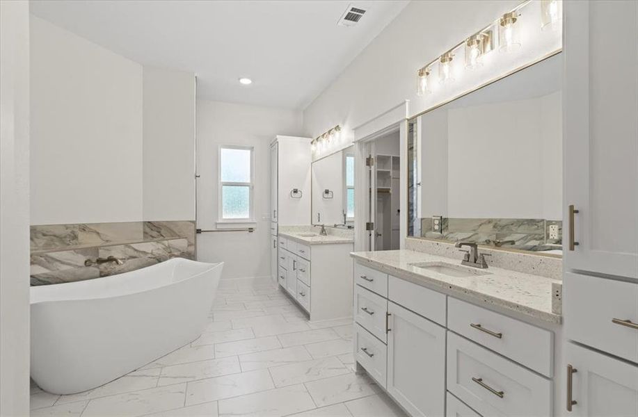 Furnished interior view inside a new home in , Salado (Image 14).