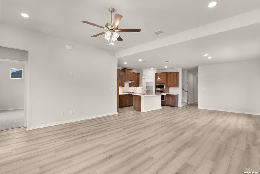 Spacious, unfurnished interior of a new home in Meyer Ranch - Enclave, New Braunfels (Image 11).