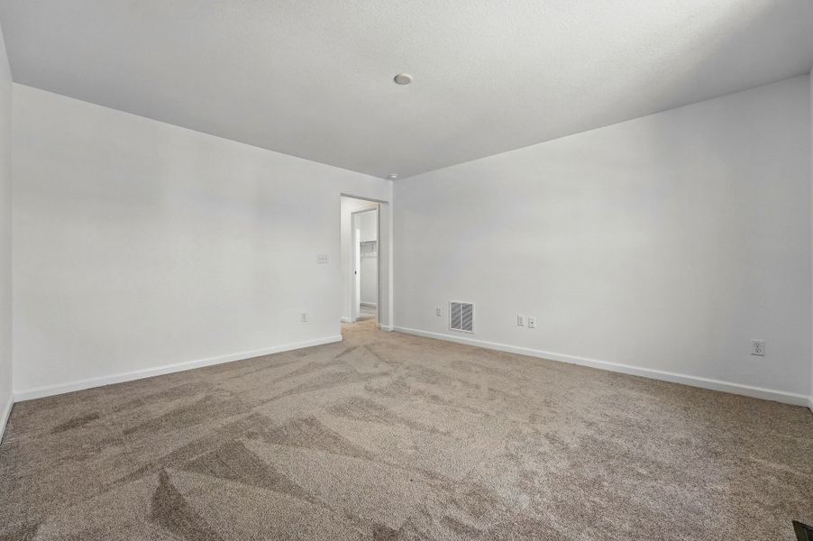 Spacious, unfurnished interior of a new home in Farmlore, Brighton (Image 20).