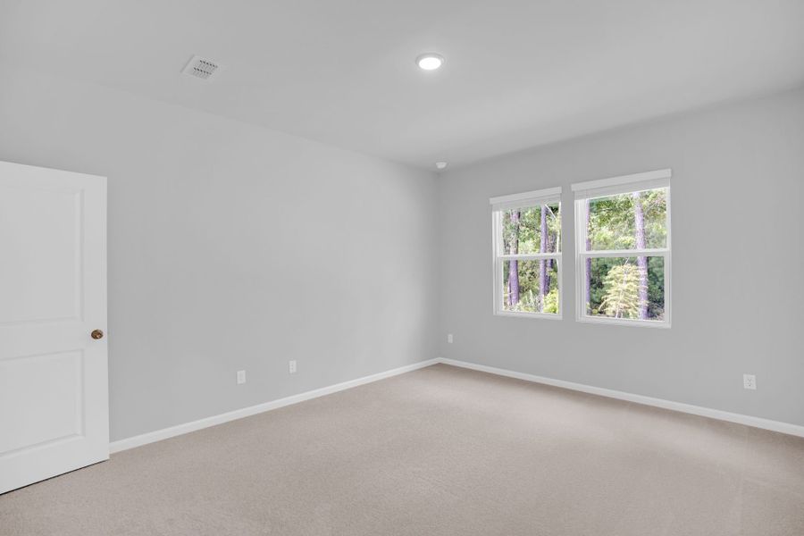 Spacious, unfurnished interior of a new home in Bradford Pointe, Summerville (Image 40).
