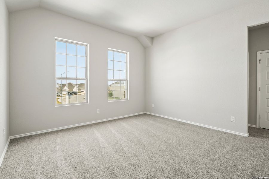 Spacious, unfurnished interior of a new home in Blue Ridge Ranch, San Antonio (Image 19).
