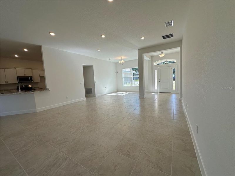 Spacious, unfurnished interior of a new home in , Ocala (Image 19).