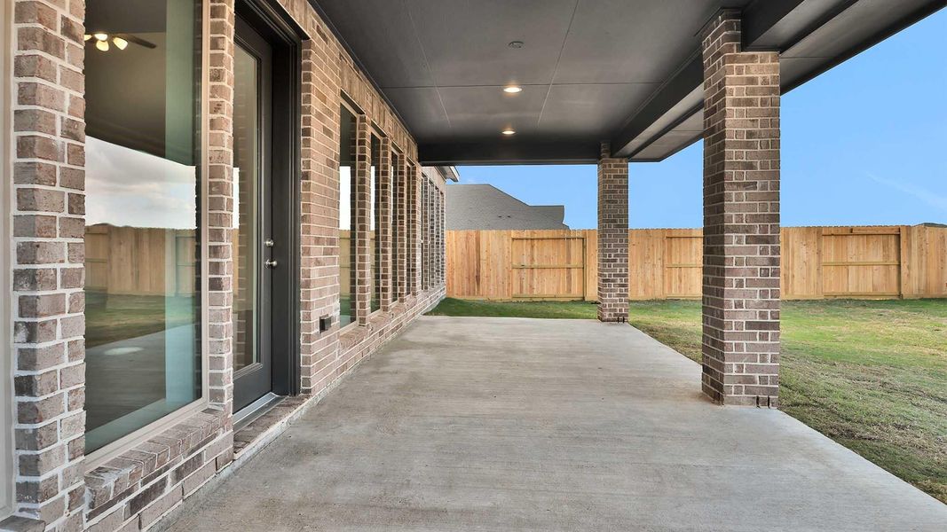 Exterior details and patio area of a home in Candela, Richmond (Image 3).