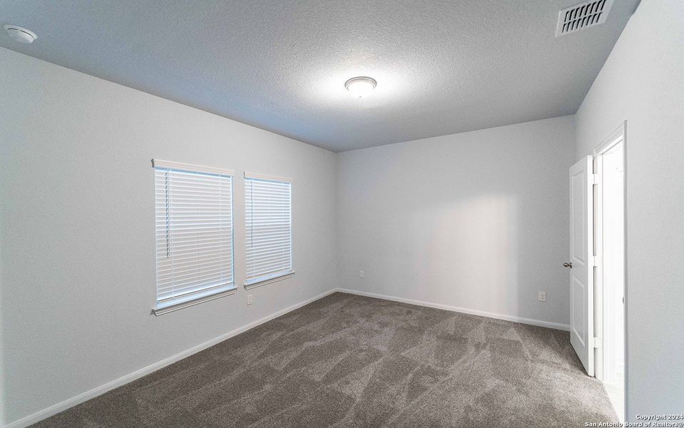 Spacious, unfurnished interior of a new home in Hannah Heights, Seguin (Image 8).