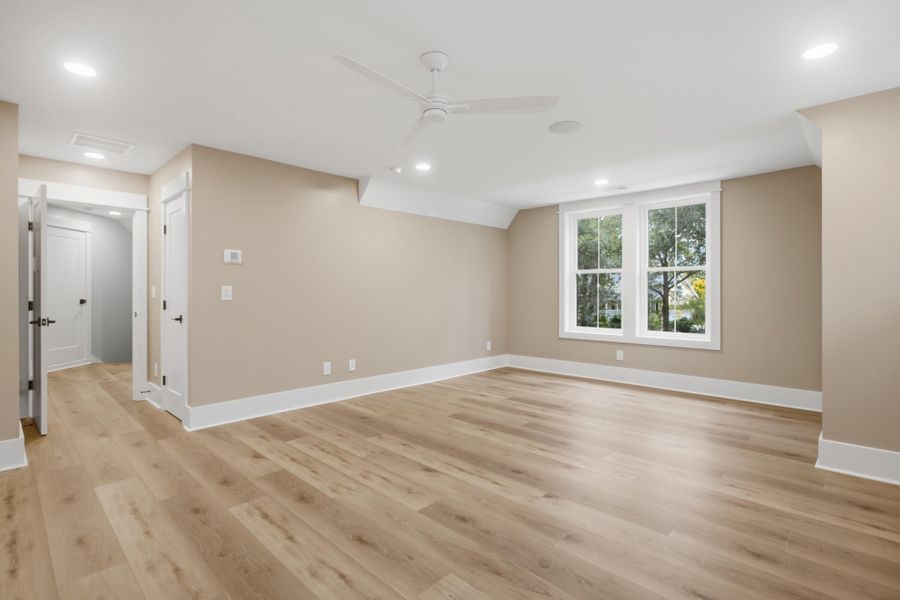 Spacious, unfurnished interior of a new home in , Hollywood (Image 49). Spacious, unfurnished interior of a new home in , Hollywood (Image 49).