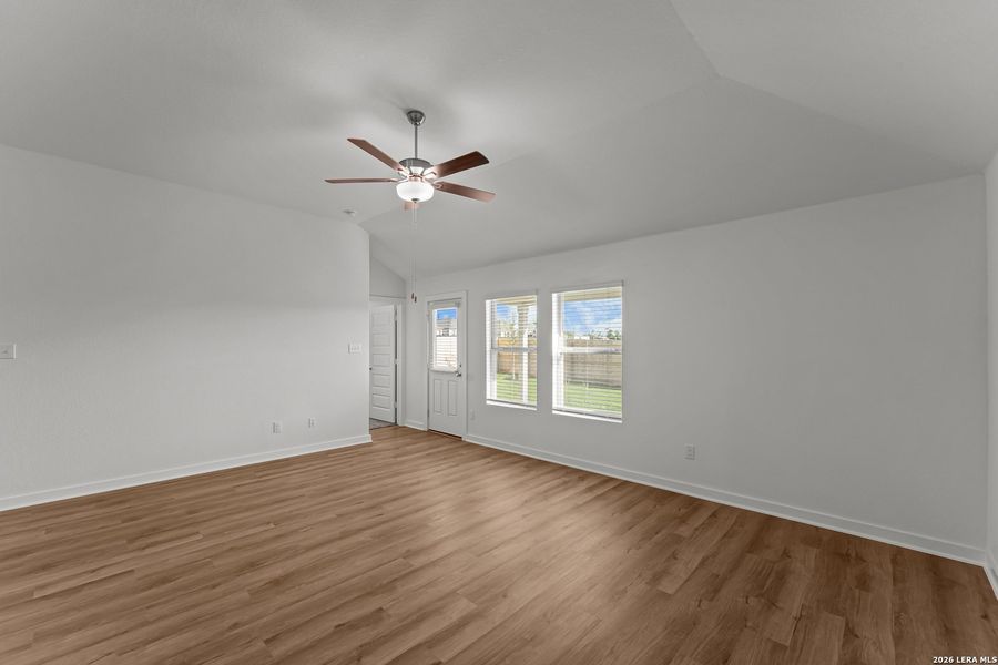 Spacious, unfurnished interior of a new home in Vista Gardens, San Antonio (Image 7).