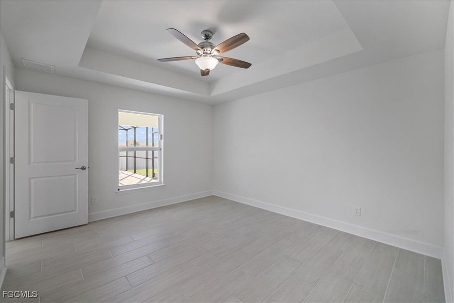 Spacious, unfurnished interior of a new home in Cape Coral, Cape Coral (Image 24).