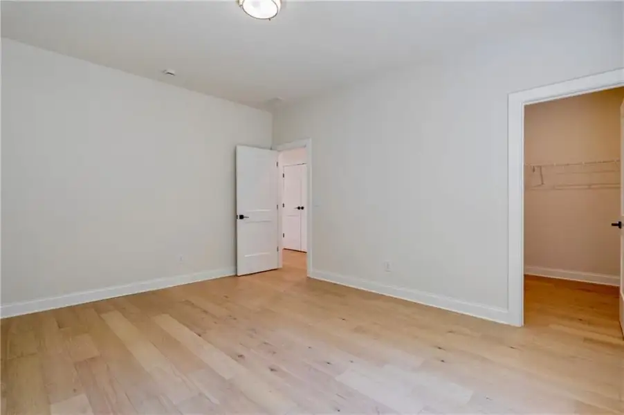Spacious, unfurnished interior of a new home in , Atlanta (Image 27).