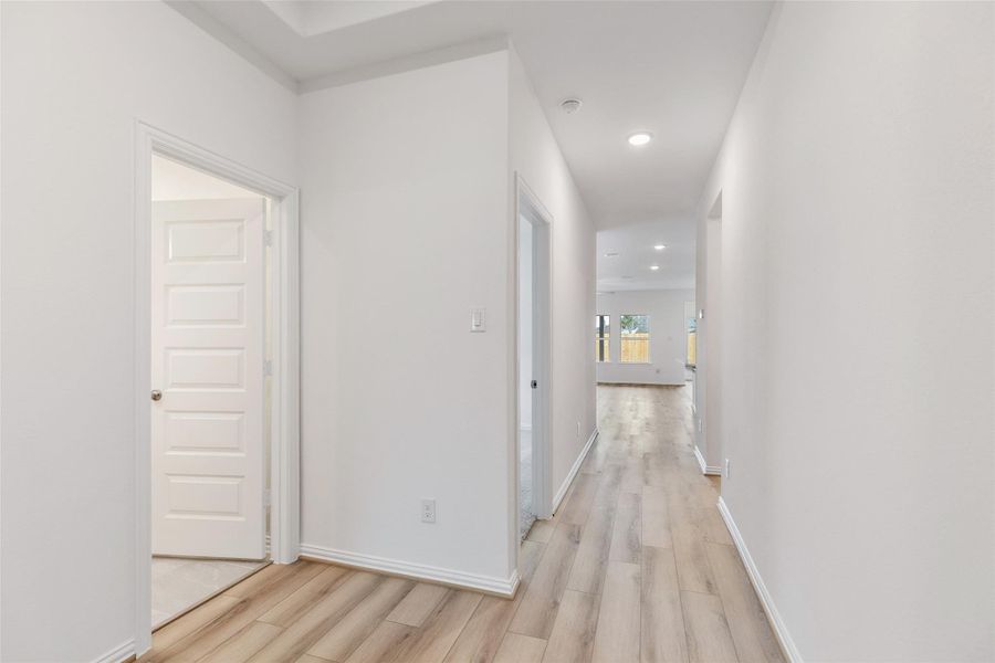Spacious, unfurnished interior of a new home in Ellis Cove, Seabrook (Image 18).