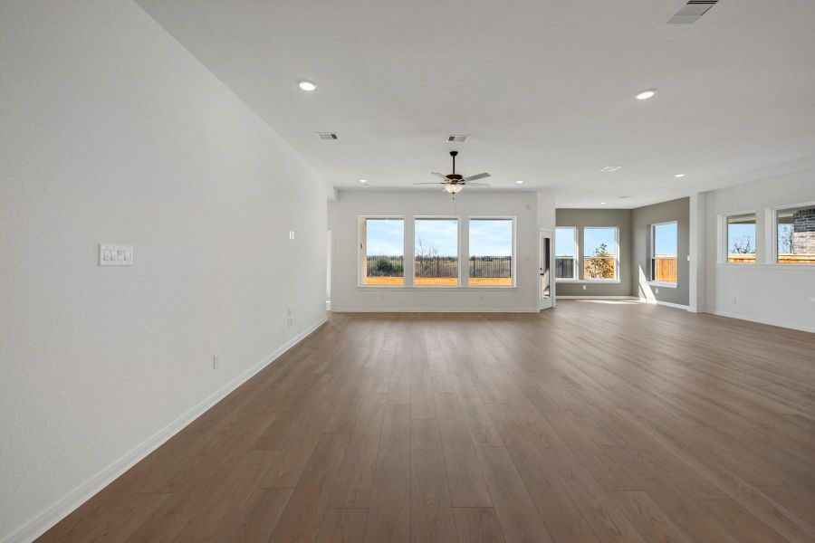 Spacious, unfurnished interior of a new home in The Grand Prairie 50’, Hockley (Image 29).