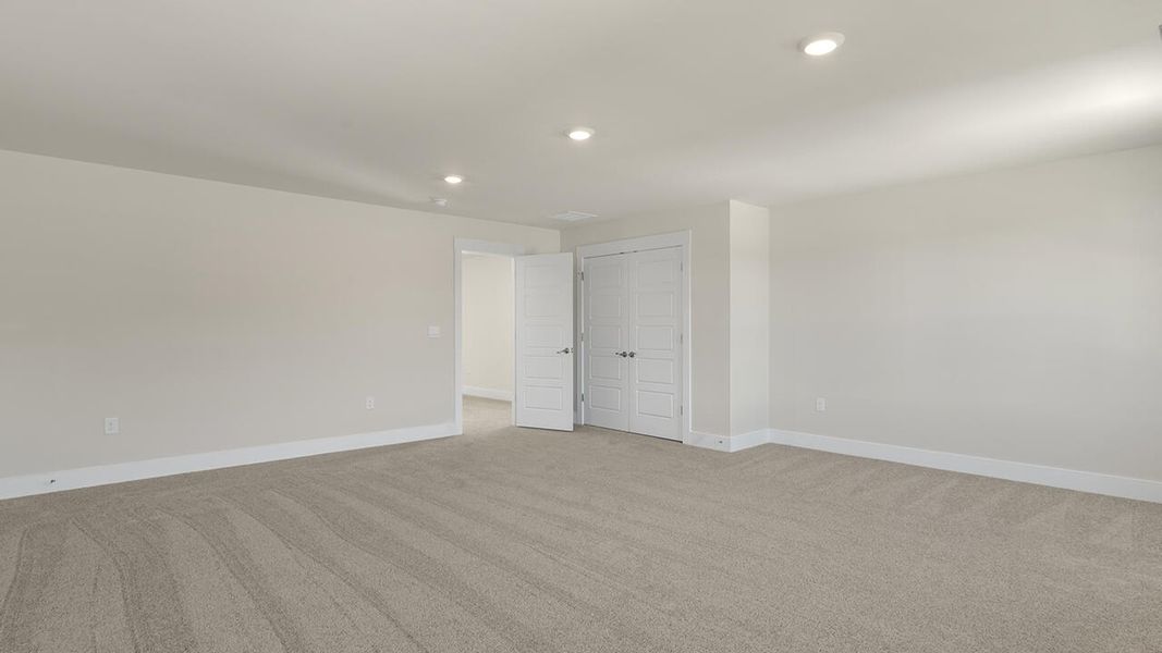 Spacious, unfurnished interior of a new home in Sidbury Station, Castle Hayne (Image 31).