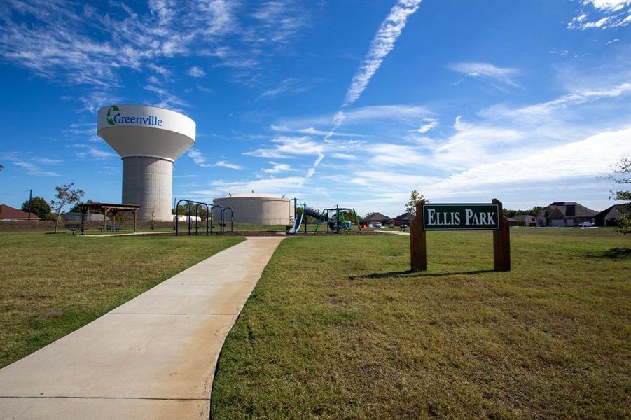 Surrounding community featuring a lawn