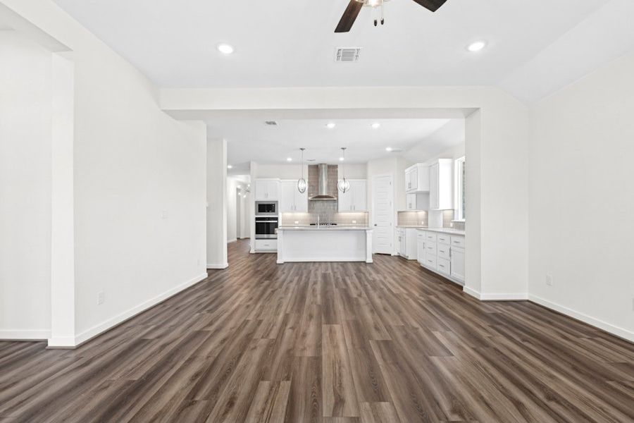 Spacious, unfurnished interior of a new home in University Heights, Round Rock (Image 17).