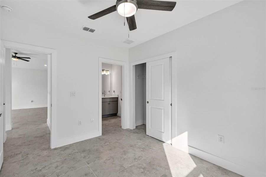 Spacious, unfurnished interior of a new home in , Port Charlotte (Image 17).