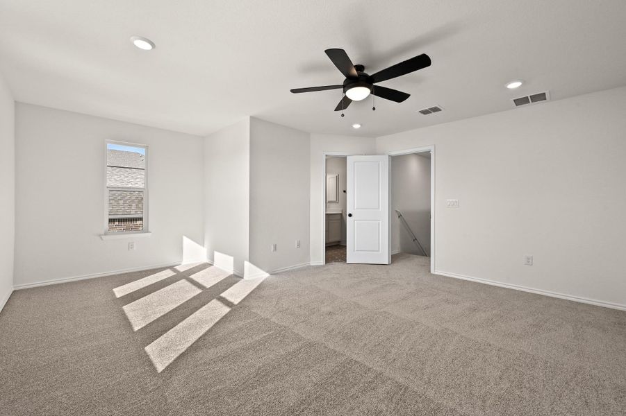 Spacious, unfurnished interior of a new home in Creekside at Estancia, Austin (Image 16). Spacious, unfurnished interior of a new home in Creekside at Estancia, Austin (Image 16).