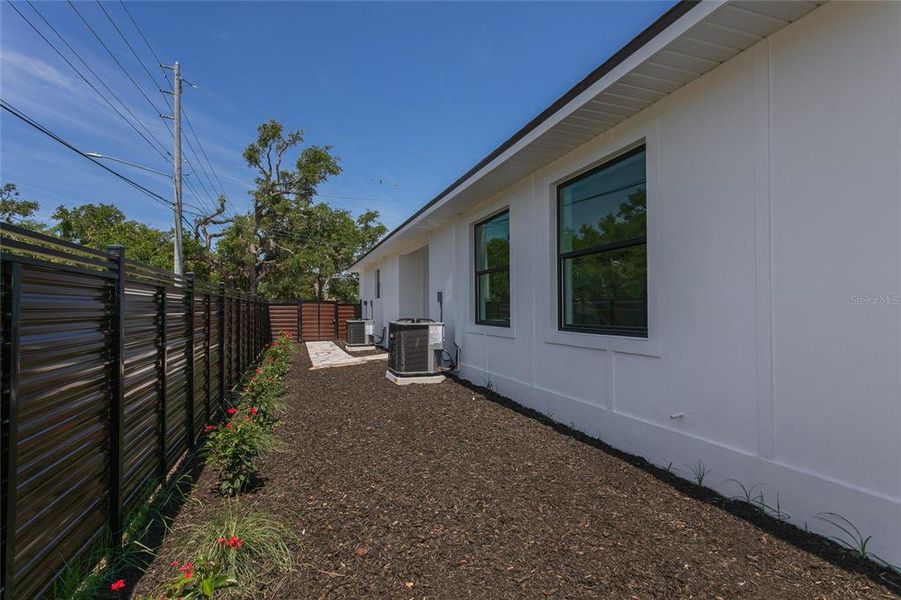 Exterior details and patio area of a home in , St. Petersburg (Image 4).