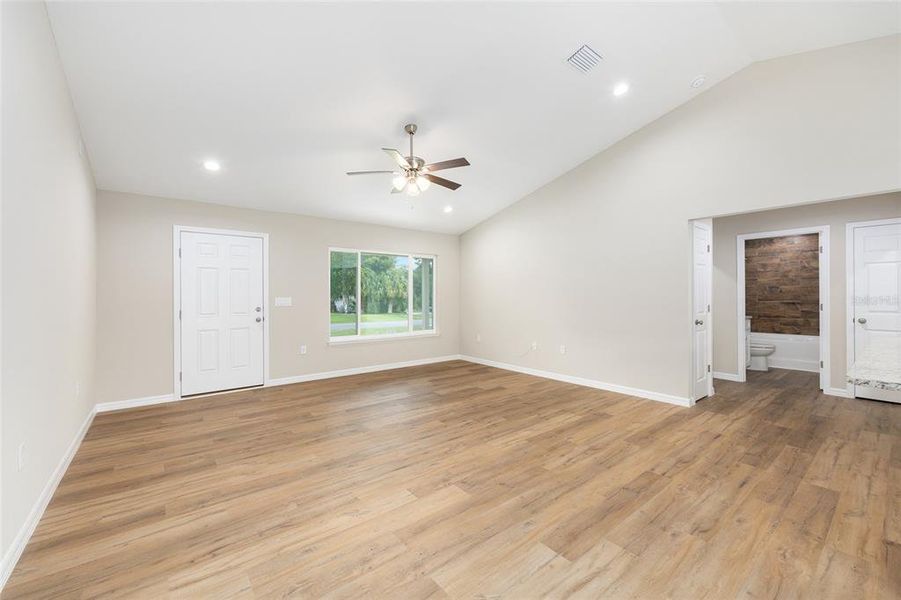 Spacious, unfurnished interior of a new home in , Ocklawaha (Image 16).
