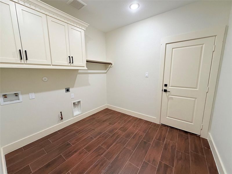 Spacious, unfurnished interior of a new home in , Porter (Image 35).