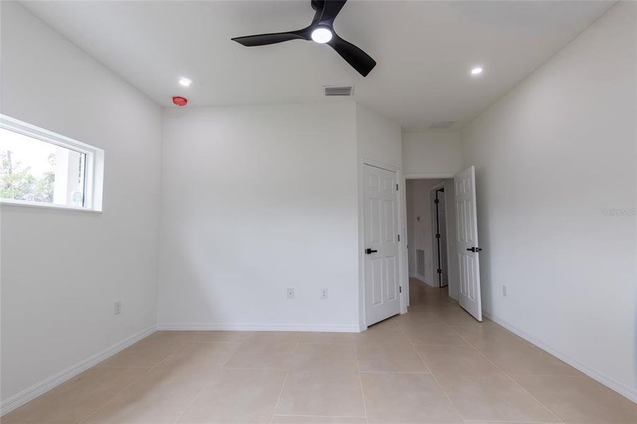 Spacious, unfurnished interior of a new home in , Sebring (Image 70).