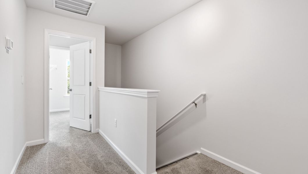 Spacious, unfurnished interior of a new home in Tanglewood Townes, Greenville (Image 19).