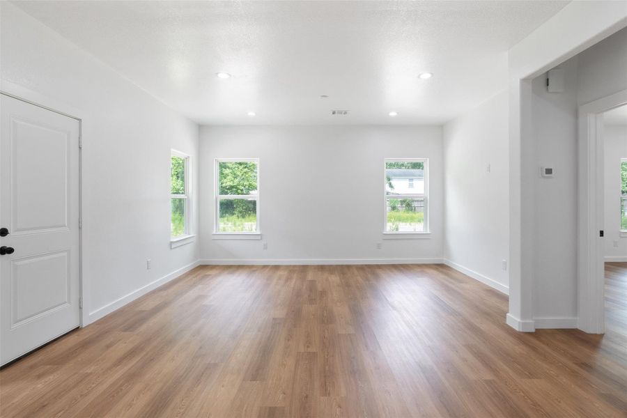 Spacious, unfurnished interior of a new home in , Splendora (Image 16).