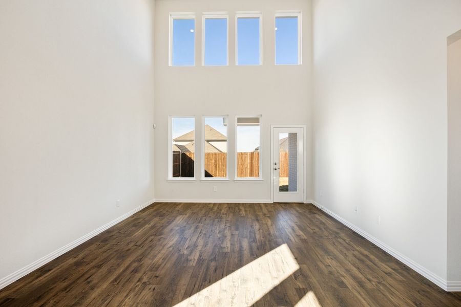 Spacious, unfurnished interior of a new home in Elevon, Lavon (Image 24).