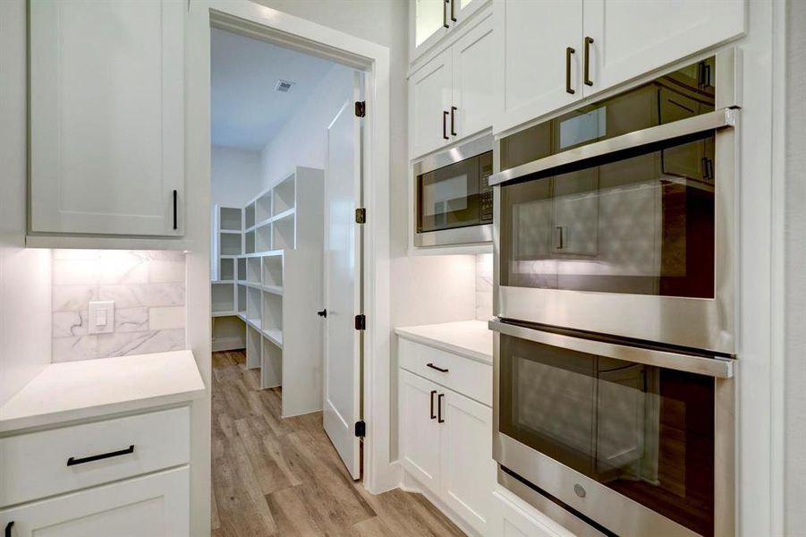 Stainless steel appliances bring a sleek and modern aesthetic to the kitchen, while also offering top-of-the-line performance and durability.