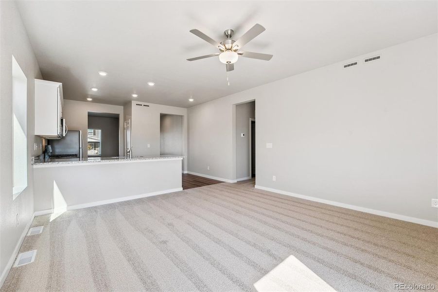 Spacious, unfurnished interior of a new home in Cottonwood Greens, Fort Lupton (Image 13).