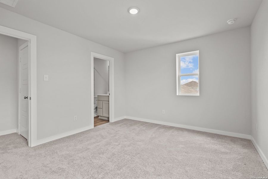 Spacious, unfurnished interior of a new home in Park Place, New Braunfels (Image 27).