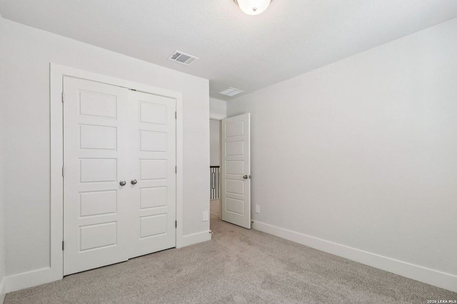 Spacious, unfurnished interior of a new home in Thomas Pond, San Antonio (Image 44).