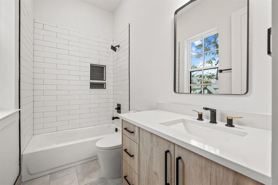 Furnished interior view inside a new home in , Dallas (Image 11).