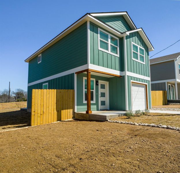 Exterior details and patio area of a home in , Granite Shoals (Image 4).