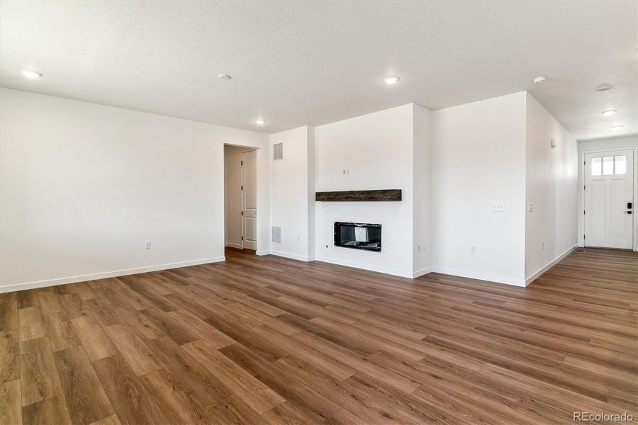 Spacious, unfurnished interior of a new home in Harvest Crossing, Aurora (Image 12).