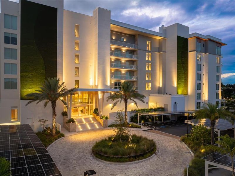 Condo located in Clearwater, FL showcasing its design and architecture (Image 22).