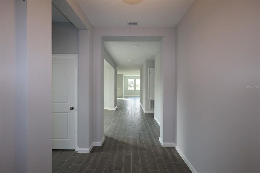 Spacious, unfurnished interior of a new home in Bay Lake Farms, St. Cloud (Image 26).